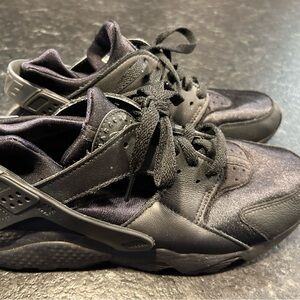 Nike Black Athletic Shoes